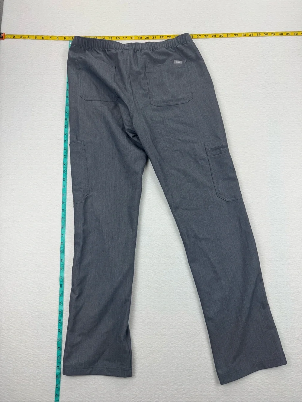 FIGS Technical Collection Men's Cairo Cargo Scrub Pants Straight Leg Gray Size M